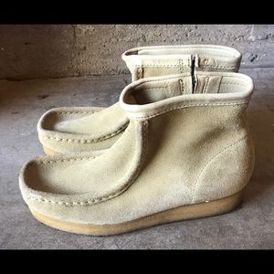 Women’s Clark Wallabees size 6